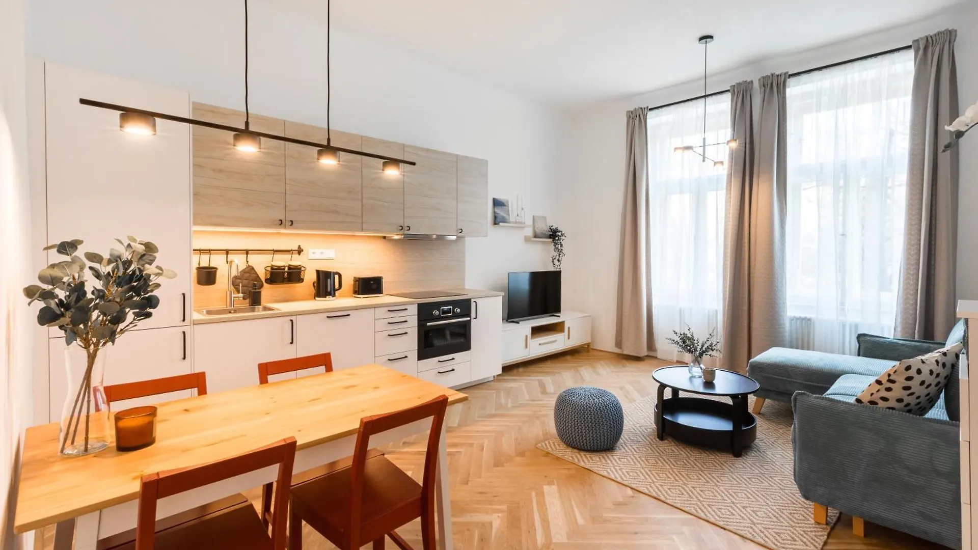 Urban One-Bedroom Apartment Praga